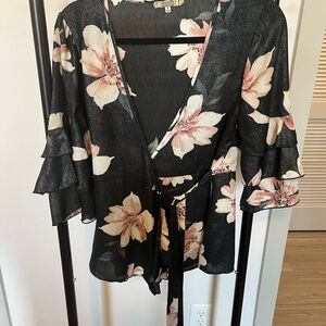 Gimmicks by BKE Black Floral Ruffle Sleeve Blouse